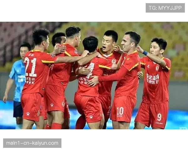 弋腾头球建功后防领袖 升班马中卫展现经验价值